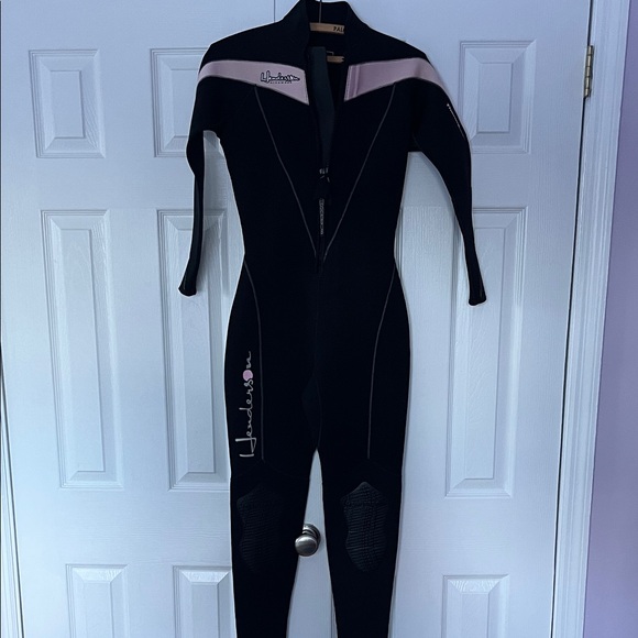 Hendersonwetsuit Size 6 3MM Black Pink